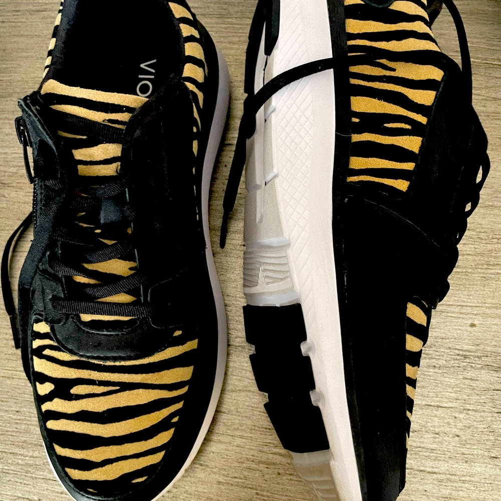 Lot of 2 most comfortable sneakers 7.5 SOREL and VIONIC.